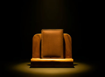 Trust Carries Brown Oil Pull-Up Leather Cardholder Front View