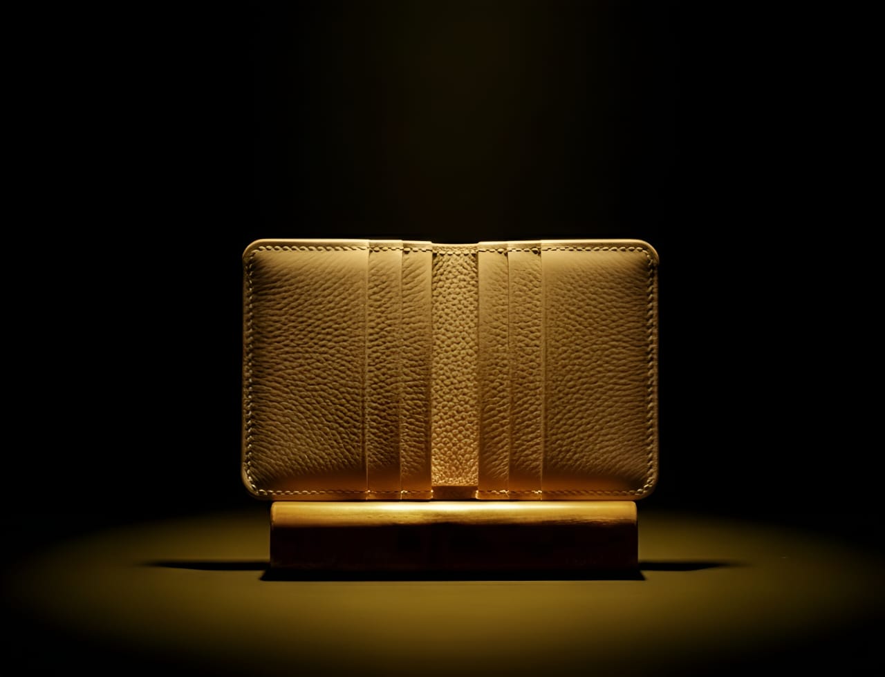 Trust Carries Camel Cow Leather Cardholder Open View