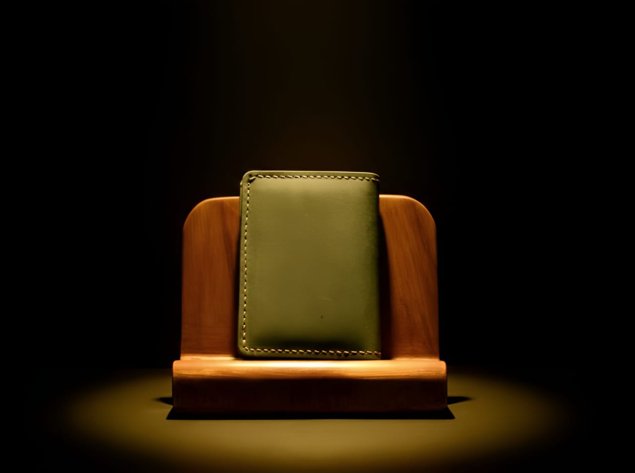 Trust Carries Military Green Oil Pull-Up Leather Cardholder Front View