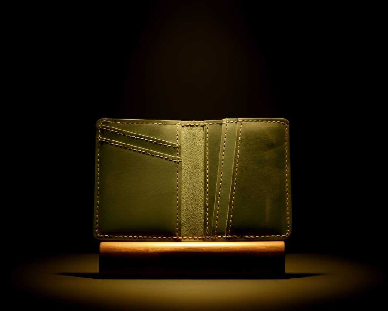 Trust Carries Military Green Oil Pull-Up Leather Cardholder Open View