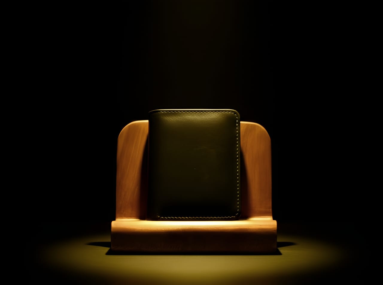 Trustcarries Black Genuine Buffalo Leather Cardholder Detail