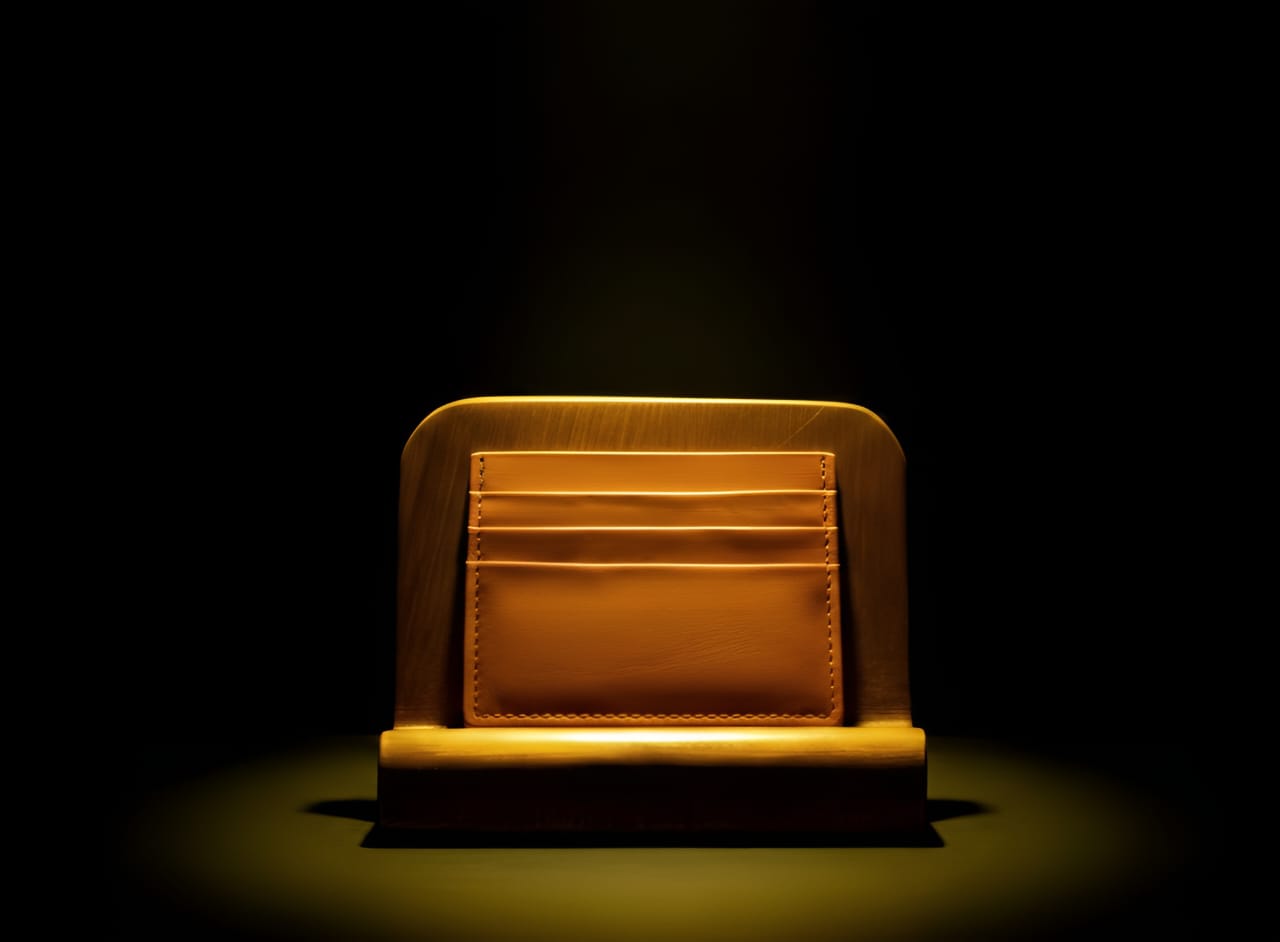 Trustcarries Brown Leaf Cow Leather Cardholder Front View