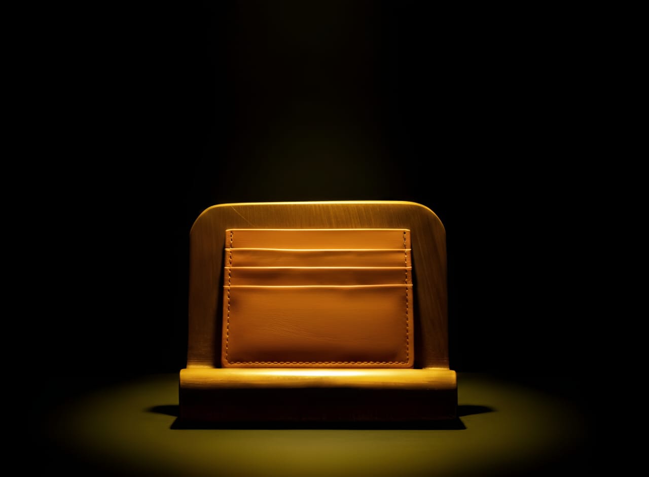 Trustcarries Brown Slim Leather Cardholder Close View
